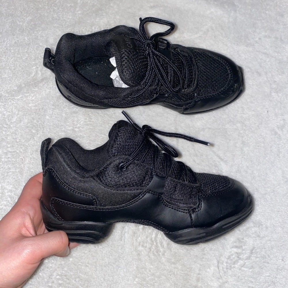 Capezio women's fierce dansneaker in the color black size 4